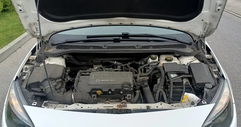 Opel Astra cena 28100 przebieg: 202000, rok produkcji 2013 z Staszów małe 154